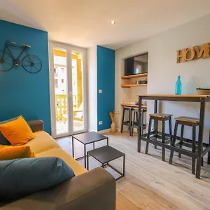  Appartement A L'aventure ! Joli T2 Avec Balcon, Centre Ville.